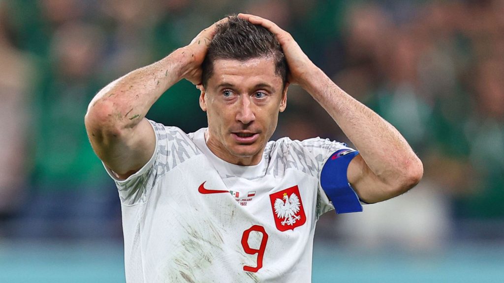 World Cup Lewandowski Misses Penalty As Poland Mexico Play To Draw