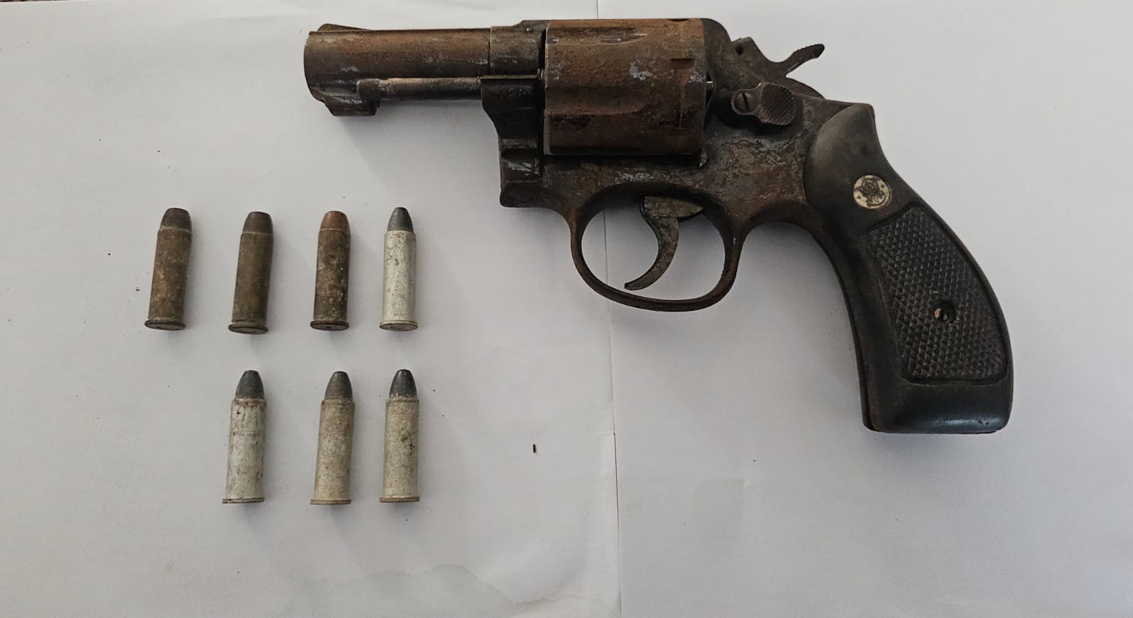 Taxi driver among two arrested as Police seize unlicensed firearm, ammo